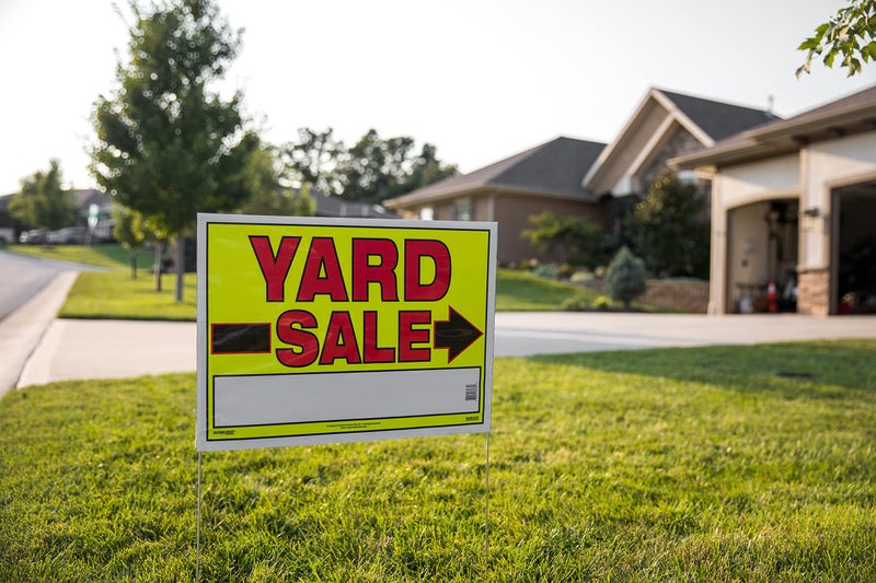 Sunburst Systems 3930 Assembled Yard Sale Signs with included U-Stake 10 Count, 32" H x 22" W, Yellow and Red - Image 3